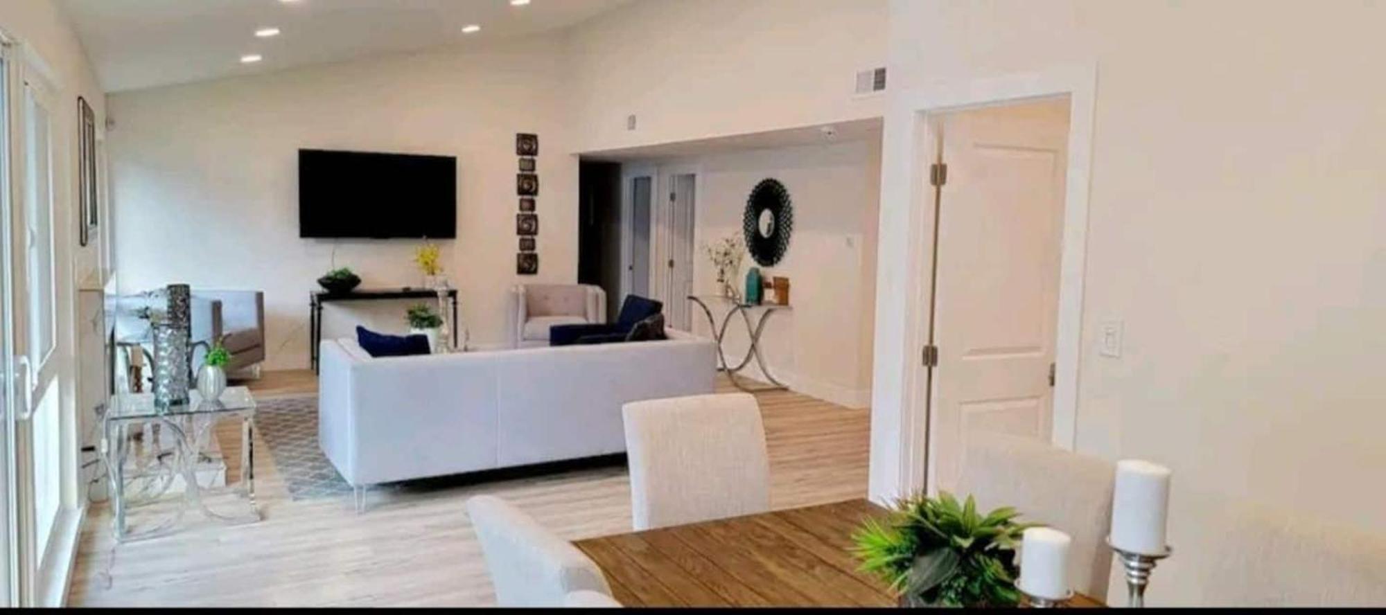 Spacious 4Bed 2Bath, Gated Pool, Wi-Fi, Garage Villa Лос Анджелис Екстериор снимка
